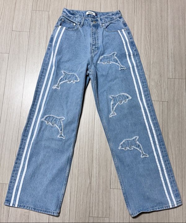 MUSINSA | WAI KEI Dolphin applique line denim pants light blue
