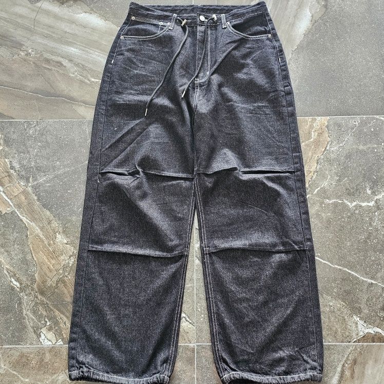 【MUCENT】 BOSC BACK POCKET BIG LOGO CARGO DENIM PANTS BOSC BACK POCKET BIG LOGO CARGO DENIM PANTS (2Color