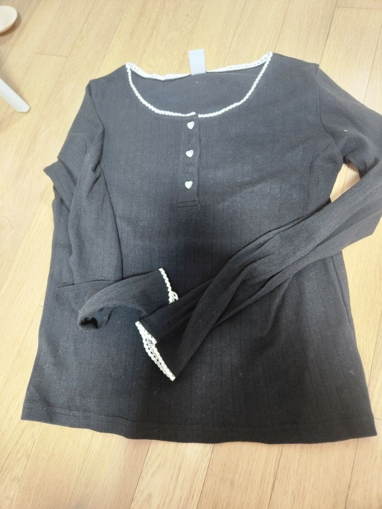 RONRON ♥ EYELET HEART BUTTON HENRYNECK LONG SLEEVE RONRON EYELET HEART BUTTON HENRYNECK LONG SLEEVE FLORAL GREY