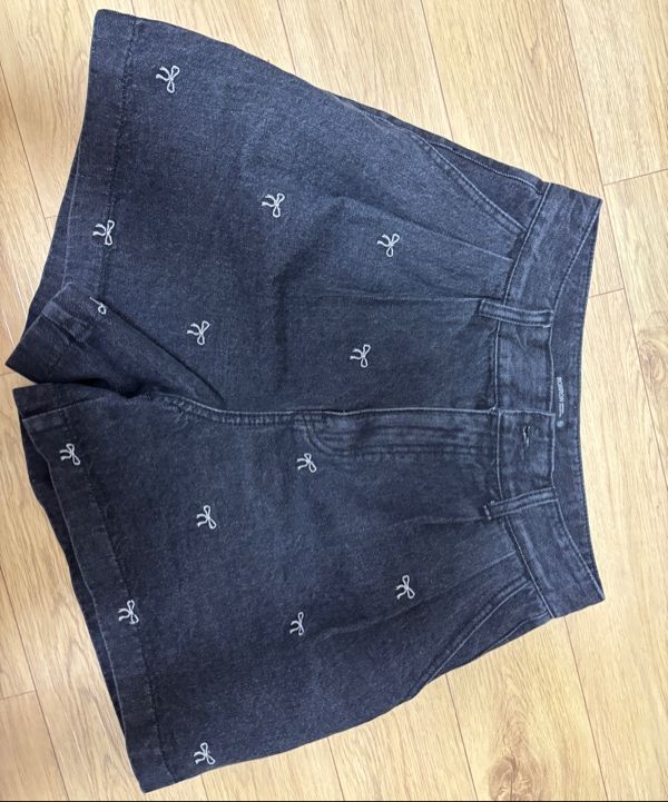 【RONRON】★ RIBBON PATTERN PINTUCK DENIM SHORT PANTS ★ MUSINSA | RONRON RIBBON PATTERN PINTUCK DENIM SHORT PANTS