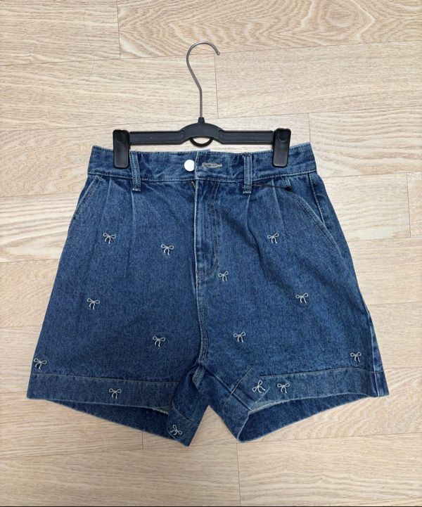 【RONRON】★ RIBBON PATTERN PINTUCK DENIM SHORT PANTS ★ MUSINSA | RONRON RIBBON PATTERN PINTUCK DENIM SHORT PANTS