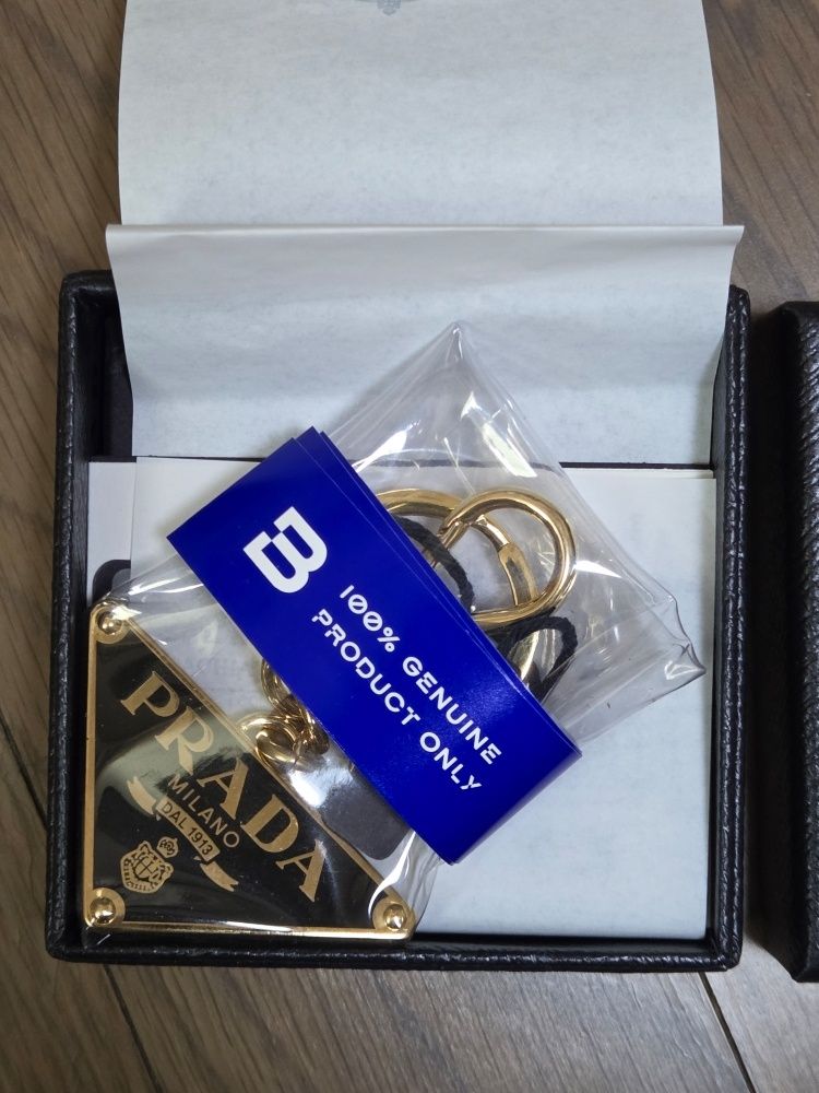 ★PRADA★ Triangle Logo Keyring Gold Black 1PS05766AF019F 1P 26203047_56016987_600.jpg
