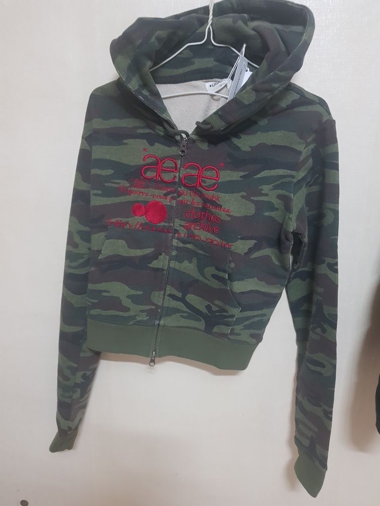MUSINSA | AEAE WEB LOGO CROP HOOD ZIP UP [CAMO BEIGE]