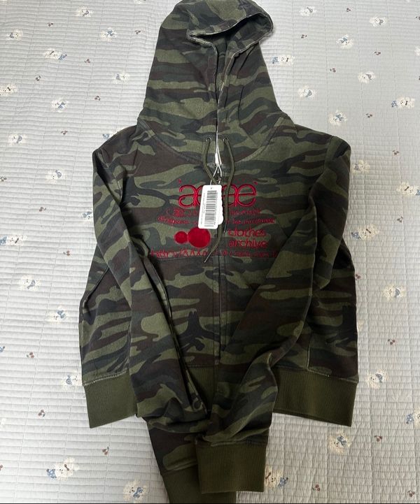 MUSINSA公式 | AEAE WEB LOGO CROP HOOD ZIP UP [CAMO GREEN]