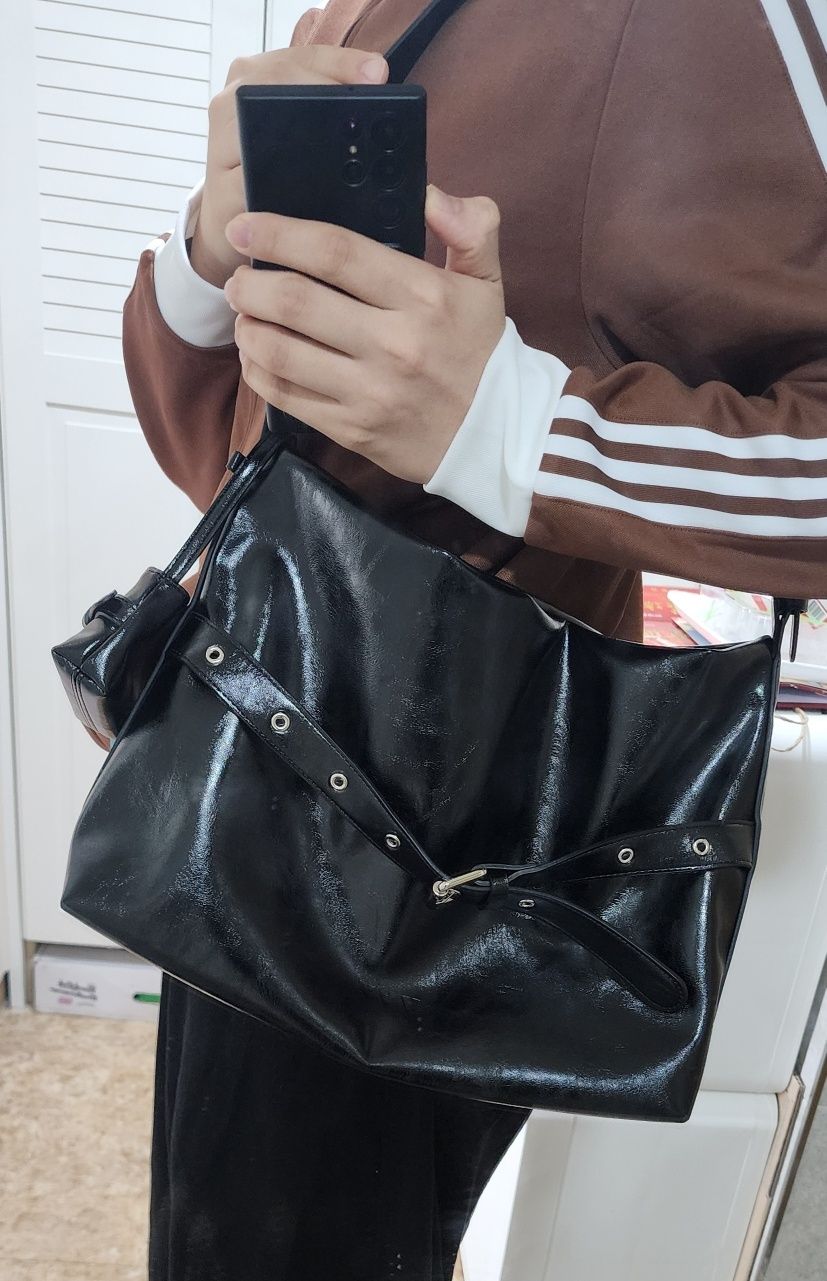 VVV ■ [SET] Buckle Hobo Shoulder Crossbody Bag MUSINSA | VVV [SET] Buckle Hobo Shoulder Crossbody Bag _ Brown