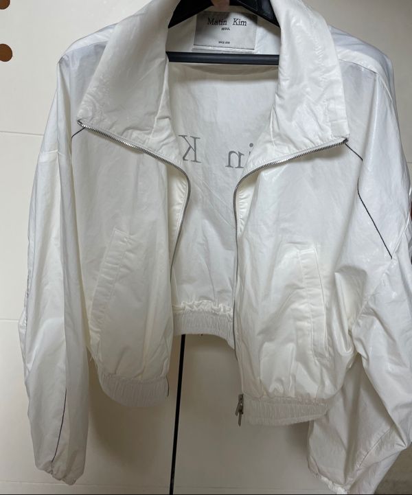 Matin Kim ホワイト ジャンパー MUSINSA公式 | MATIN KIM MATIN COATING CROP BLOUSON IN IVORY