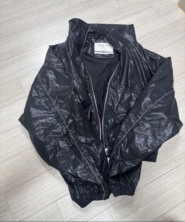 MUSINSA公式 | MATIN KIM MATIN COATING CROP BLOUSON IN BLACK