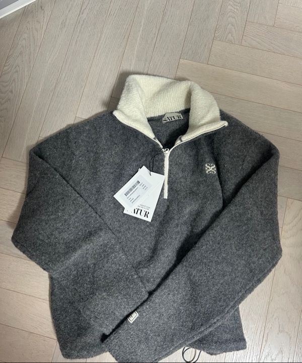【SATUR】 (W) Crop Half Neck Fleece Knit Zip-up /追跡付 MUSINSA | SATUR (W) Crop Half Neck Fleece Knit Zip-Up Oatmeal
