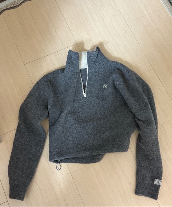 MUSINSA公式 | SATUR (W) Crop Half Neck Fleece Knit Zip-Up Gray