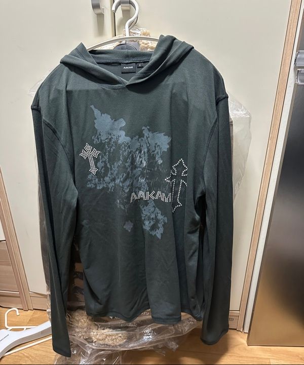 MUSINSA公式 | AAKAM Studded Cross Hooded Long Sleeve (Dark Gray)