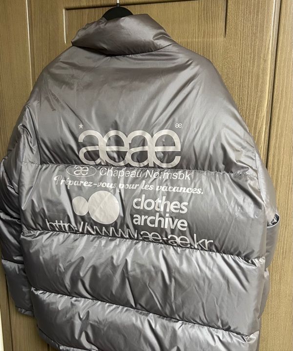 MUSINSA公式 | AEAE WEB LOGO DOWN JACKET [WARM GREY]