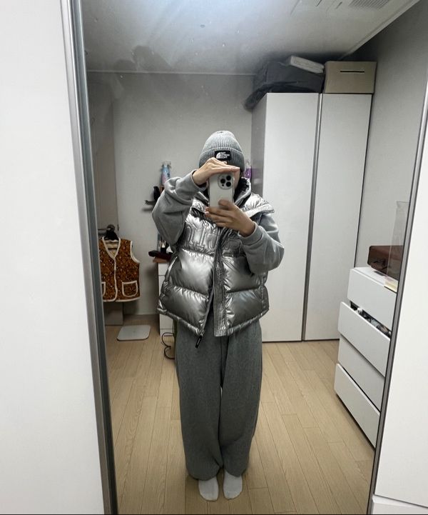 ★MATIN KIM★BIG LOGO POINT DOWN VEST★ BIG LOGO POINT DOWN VEST FOR MEN IN SILVER – Matin Kim