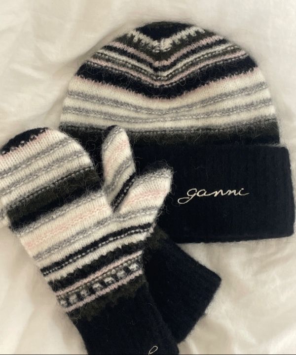 手袋 Ganni Women's Stripe Soft Wool Gloves Black A6315-099 Ganni Striped Soft Wool Mittens Black | END. (JP)