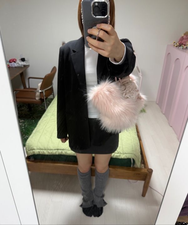 MUSINSA公式 | SCULPTOR Fluffy Slouchy Satin Bag Coral Beige/Pink