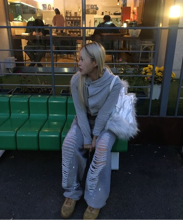 MUSINSA | SCULPTOR Fluffy Slouchy Satin Bag White/Ice Gray