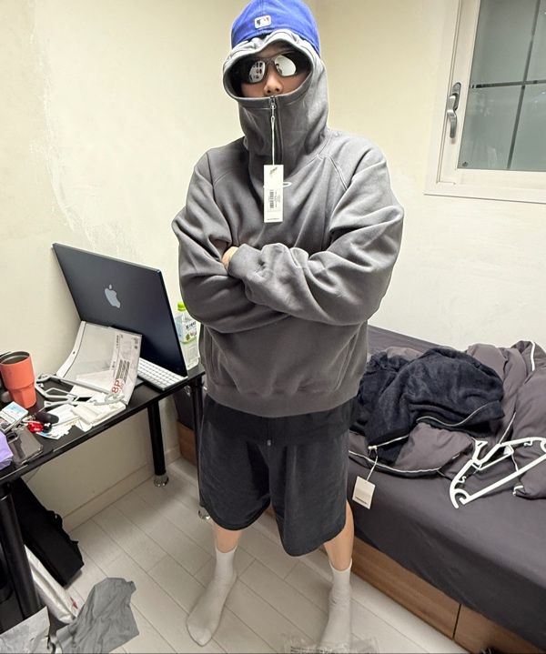 パーカー・フーディ LORES L Oval Logo Balaclava Hoodie 4FT1855 MUSINSA公式 | LORES L Oval Logo Balaclava Hoodie - Charcoal