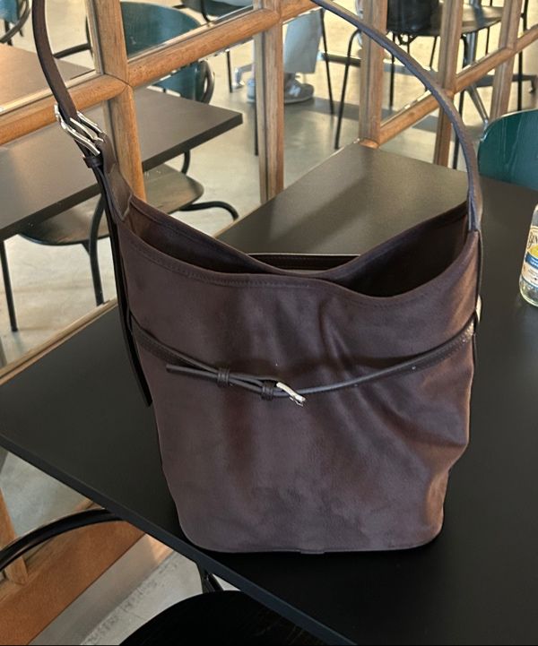 ショルダーバッグ・ポシェット ^MCLANEE^ Belted suede bucket bag belted_suede MUSINSA | MCLANEE Belted suede bucket bag