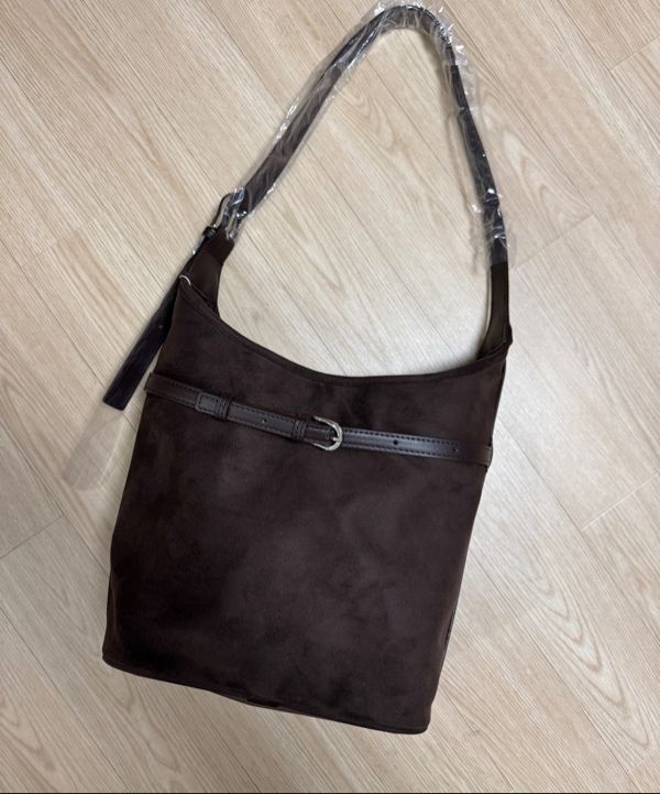 ショルダーバッグ・ポシェット ^MCLANEE^ Belted suede bucket bag belted_suede MUSINSA | MCLANEE Belted suede bucket bag