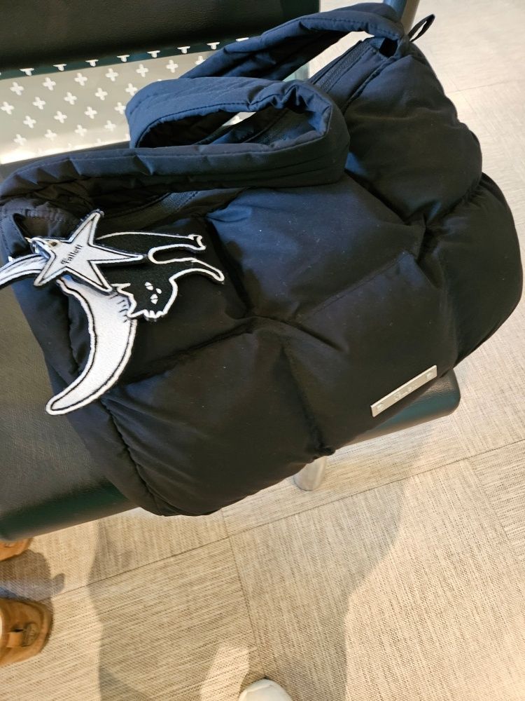 【Fallett】韓国人気★Nero Badge Padded Bag Fallett】韓国人気☆Nero Badge Padded Bag