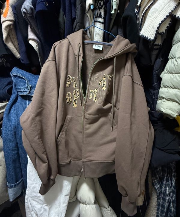 MUSINSA | MOO Leopard Applique Hoodie Zip-Up - Brown
