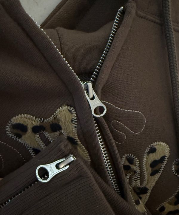 MUSINSA公式 | MOO Leopard Applique Hoodie - Brown