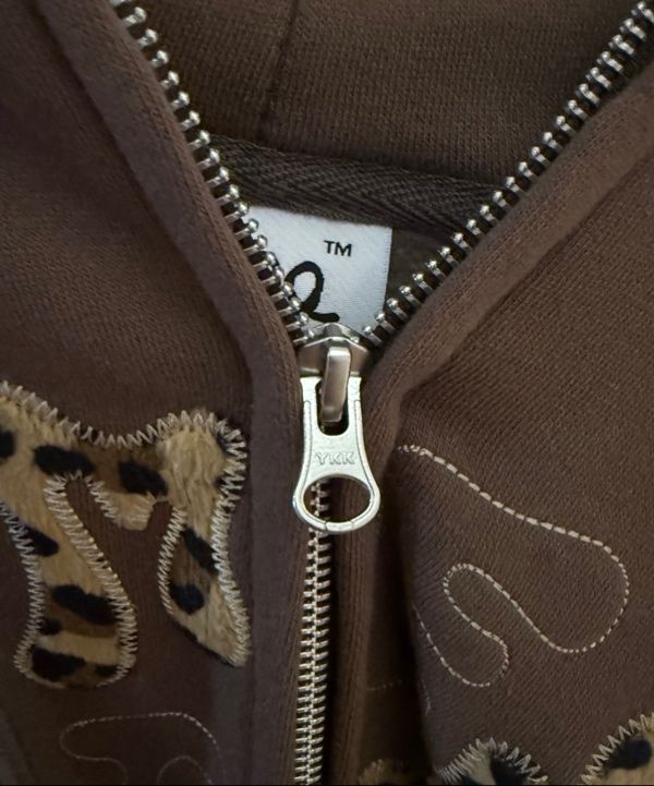 MUSINSA公式 | MOO Leopard Applique Hoodie - Brown