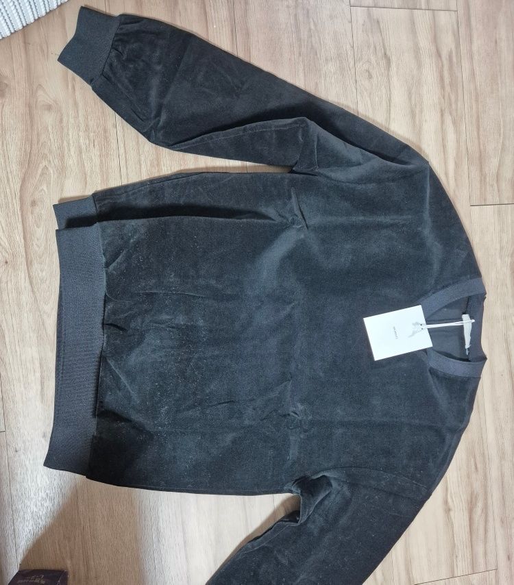 MUSINSA | AMOMENTO VELVET V-NECK PULLOVER (3COLORS)