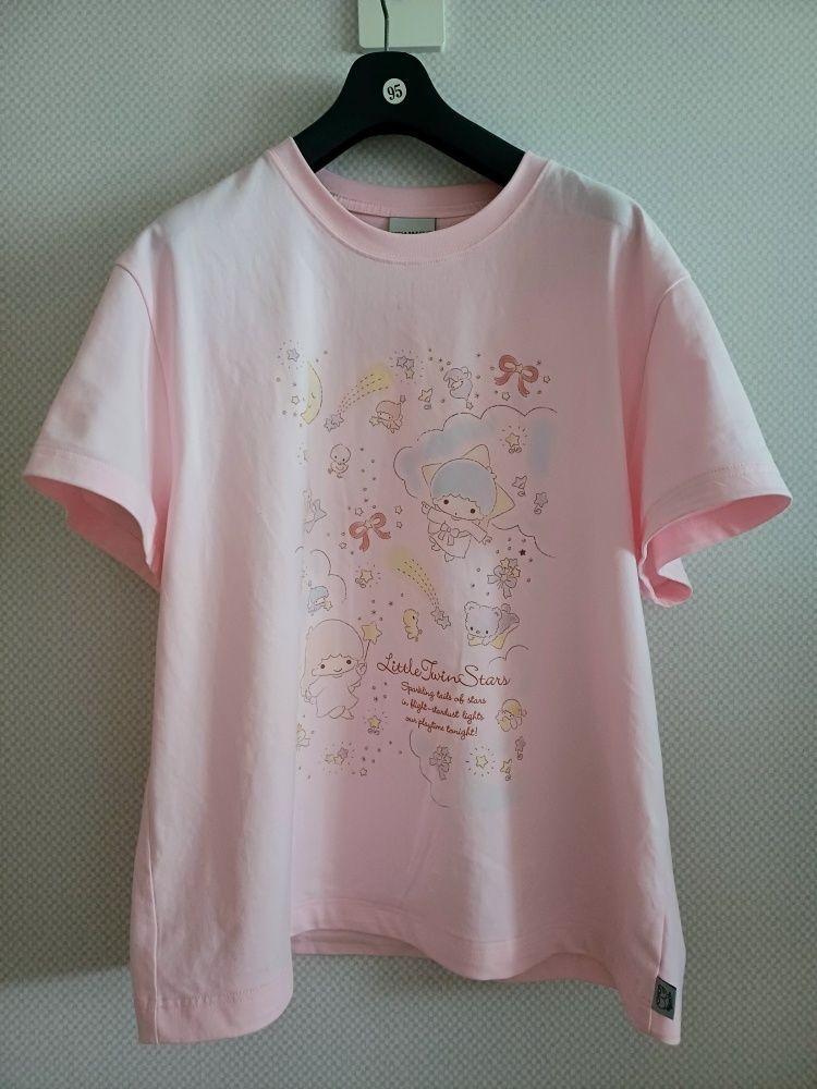 【YOUHEE】YOUHEE X LITTLE TWIN STAR FAIRY T-SHIRT PINK MUSINSA公式 | YOUHEE YOUHEE x LITTLE TWIN STAR FAIRY T-SHIRT