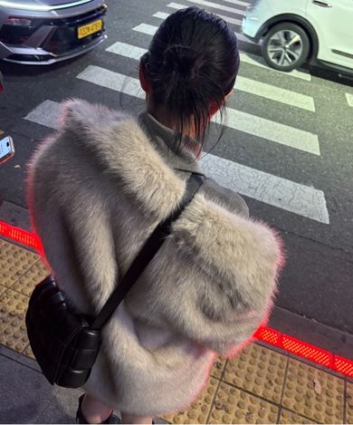 MUSINSA公式 | MILLO WOMEN バックルロングヘアファージャケット 