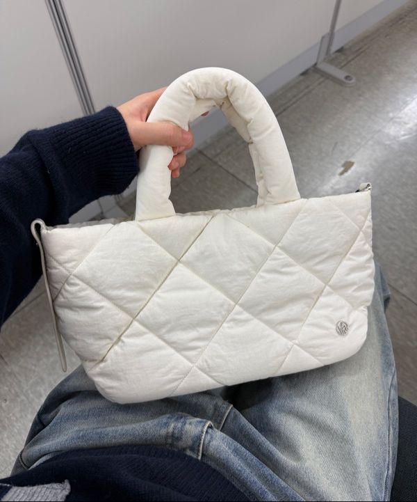 OSTKAKA | Quilted Tote Bag Ivory [正規品/関税込] MUSINSA | OSTKAKA Quilted Tote Bag Ivory