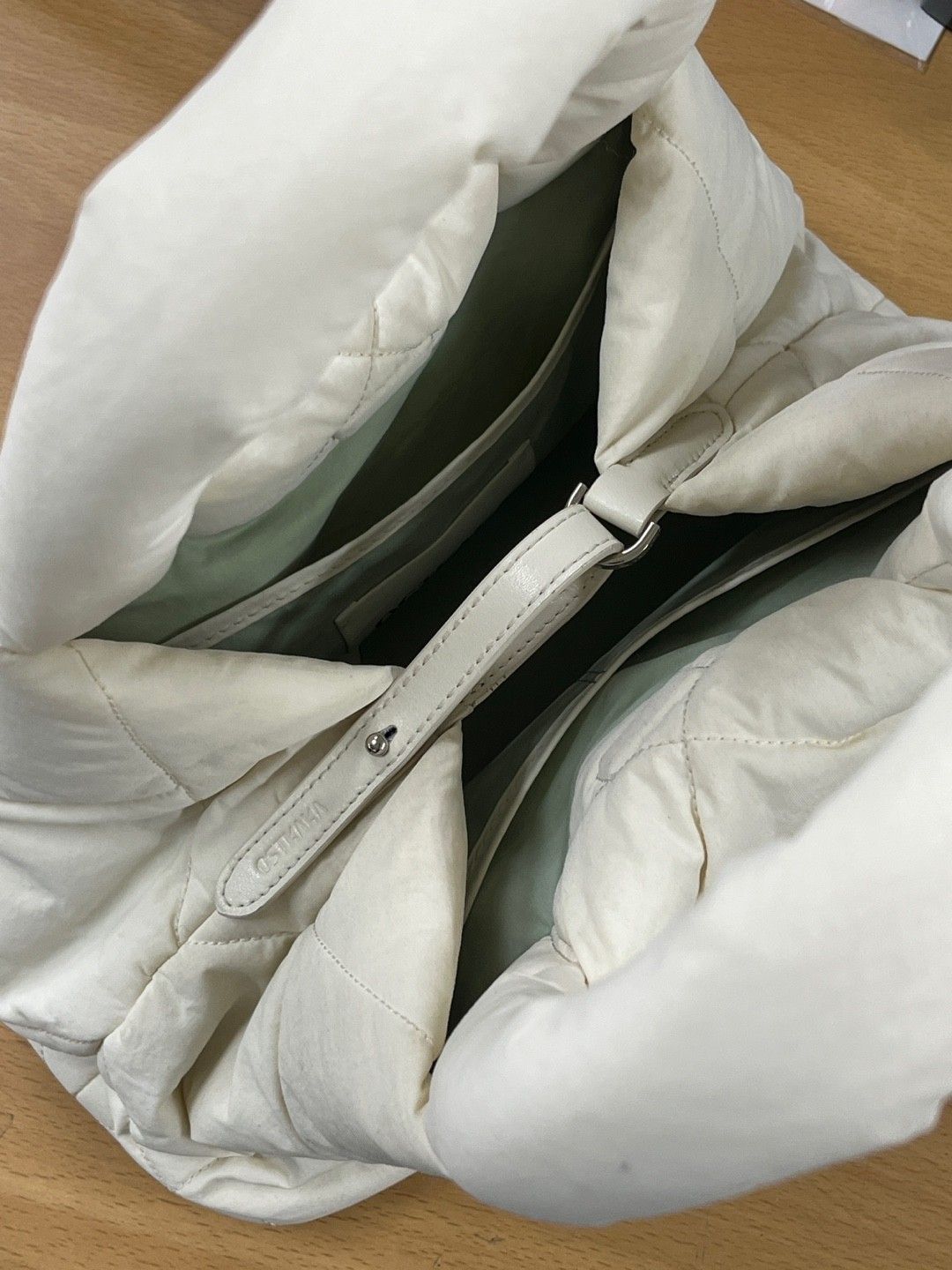 MUSINSA公式 | OSTKAKA Quilted Tote Bag Ivory