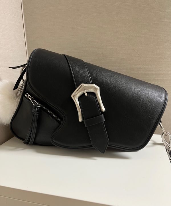 [IUGAMAKARAS] Bumpy Buckle Holster Bag /追跡付 MUSINSA | IUGAMAKARAS Bumpy Buckle Holster Bag