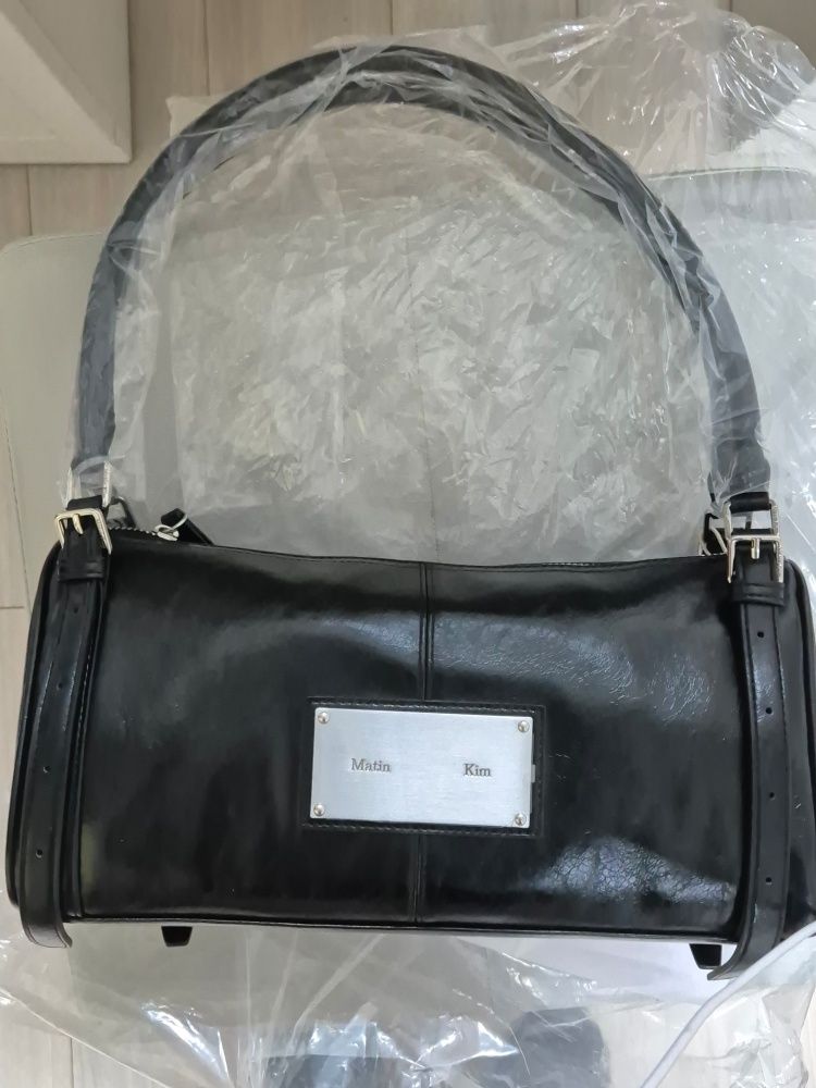 【matin kim】buckle bag BLACK BUCKLE STRAP SHOULDER BAG IN BLACK – Matin Kim