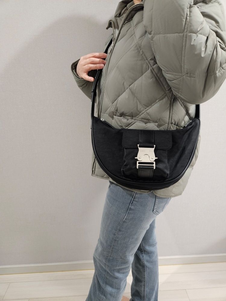 【Matin Kim】BUCKLE HOBO BAG MUSINSA | MATIN KIM BUCKLE HOBO BAG IN BLACK