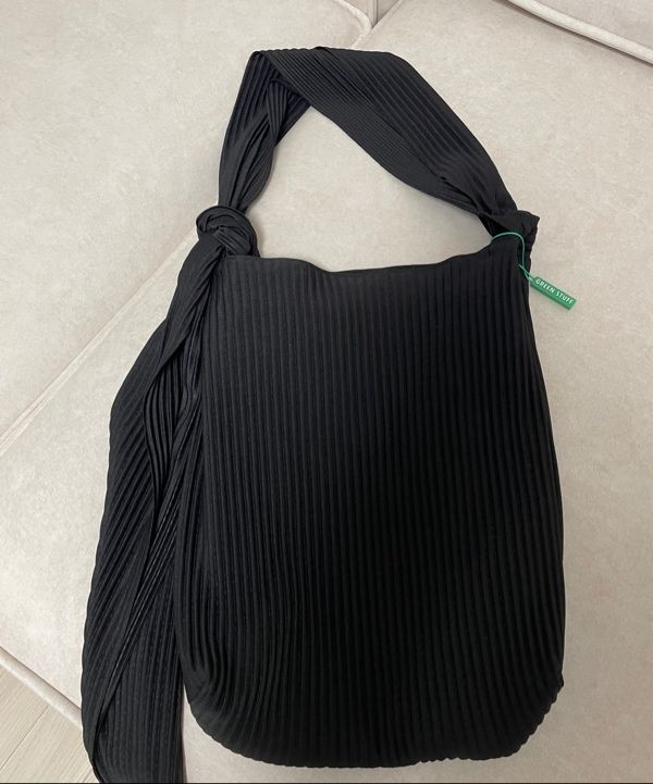 MUSINSA | GREEN STUFF knot bag 58 - pleats black