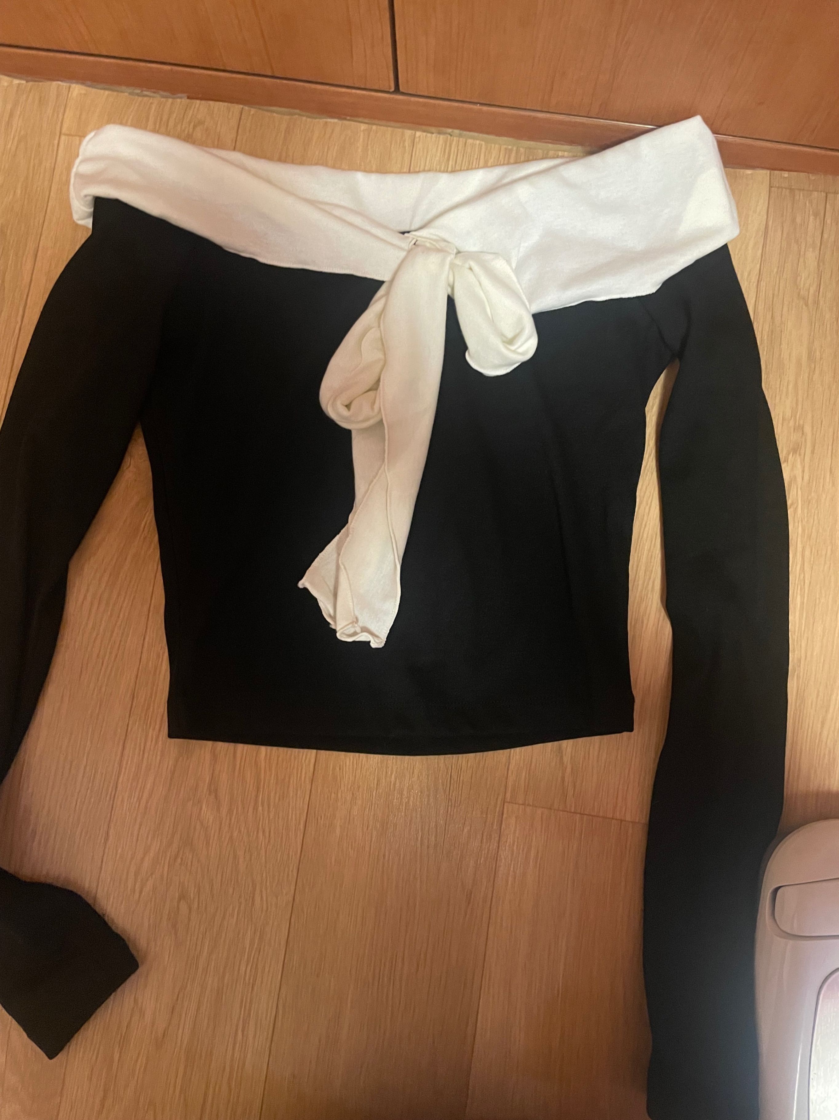 MUSINSA | NOT YOUR ROSE Blair Top (Black)
