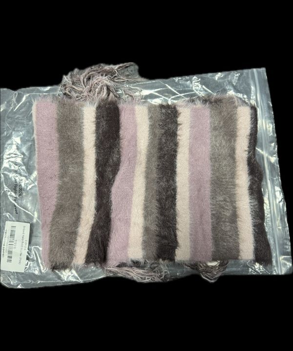 ◇IUGAMAKARAS◇ Striped Hairy Bold Muffler (Pink) MUSINSA | IUGAMAKARAS Striped Hairy Bold Muffler (Pink)