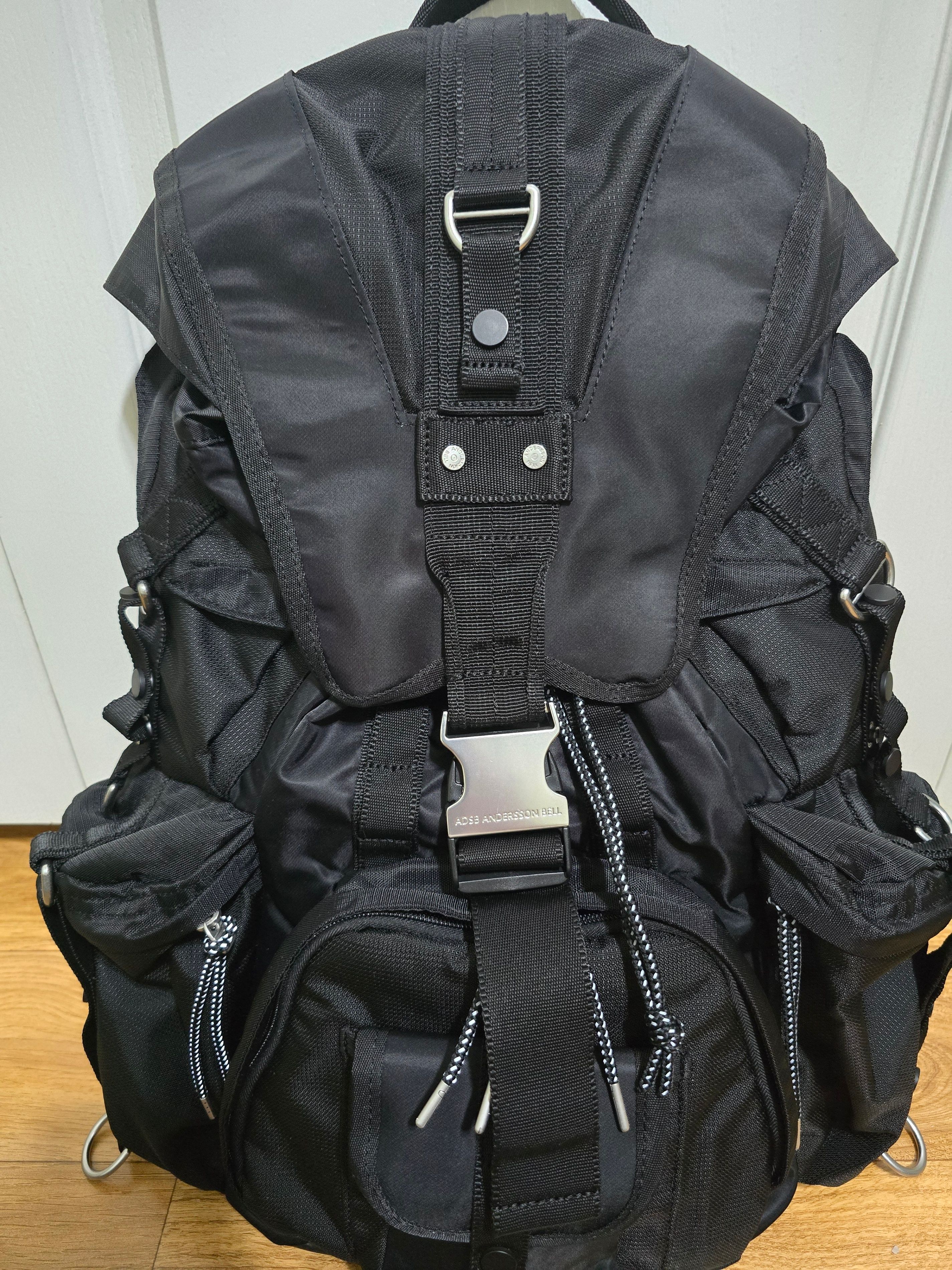 MUSINSA公式 | ANDERSSON BELL Unisex Technical Small Berlin