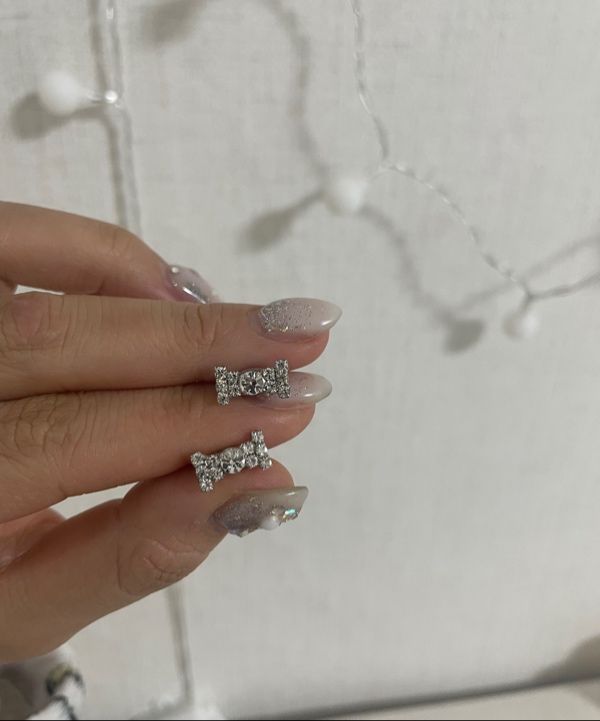 ピアス LOVE ME MONSTER Two Line Ring Earrings L203MER120 MUSINSA | LOVE ME MONSTER Minimal Cubic Ribbon Earrings