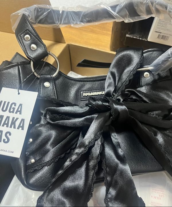 MUSINSA | IUGAMAKARAS Laced Ribbon Leather Shoulder Bag (Black)