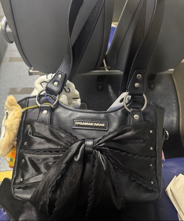 MUSINSA | IUGAMAKARAS Laced Ribbon Leather Shoulder Bag (Black)