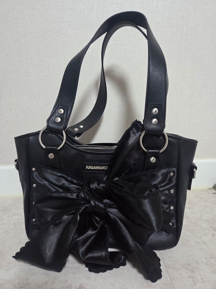 MUSINSA | IUGAMAKARAS Laced Ribbon Leather Shoulder Bag (Black)