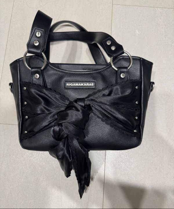 MUSINSA | IUGAMAKARAS Laced Ribbon Leather Shoulder Bag (Black)