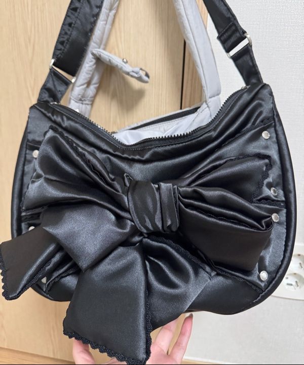 MUSINSA公式 | IUGAMAKARAS Laced Ribbon Shoulder Bag (Black)