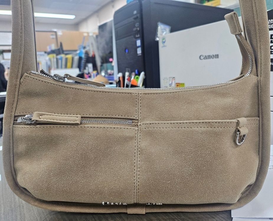 ショルダーバッグ・ポシェット [MATINKIM]zip around suede shoulder bag in gray ZIP AROUND SUEDE SHOULDER BAG IN GREY - MATINKIM