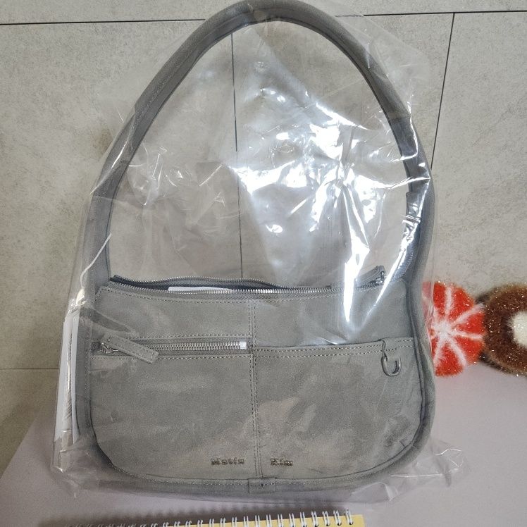ショルダーバッグ・ポシェット [MATINKIM]zip around suede shoulder bag in beige ZIP AROUND SUEDE SHOULDER BAG IN BEIGE – Matin Kim