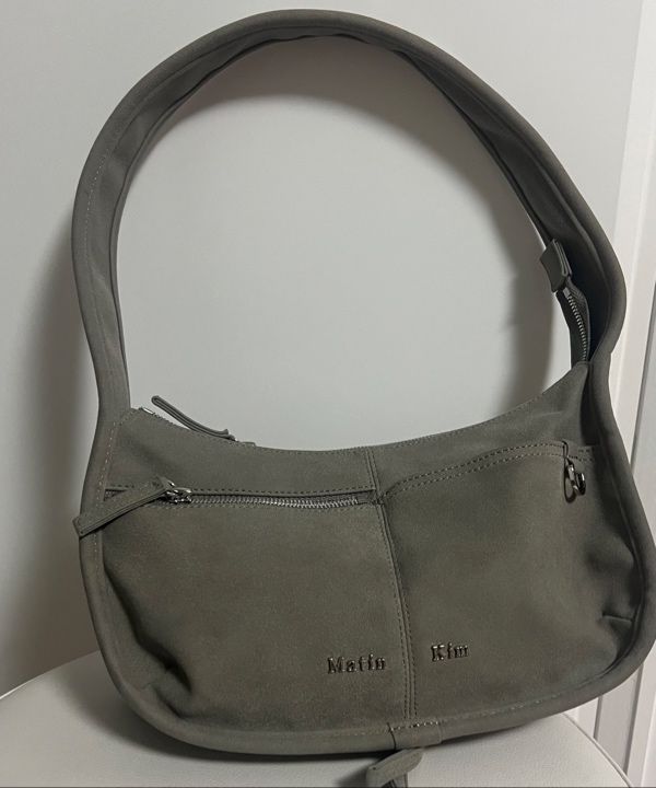 ショルダーバッグ・ポシェット [MATINKIM]zip around suede shoulder bag in beige ZIP AROUND SUEDE SHOULDER BAG IN BEIGE – Matin Kim
