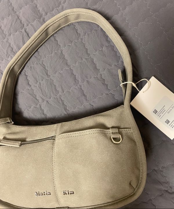 ショルダーバッグ・ポシェット [MATINKIM]zip around suede shoulder bag in beige ZIP AROUND SUEDE SHOULDER BAG IN BEIGE – Matin Kim