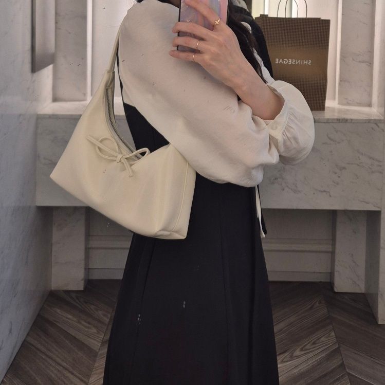 [COVERNAT]★韓国人気★CLOVERHEART RIBBON TOTE BAG MUSINSA | COVERNAT WOMAN Clover Heart Ribbon Tote Bag Black