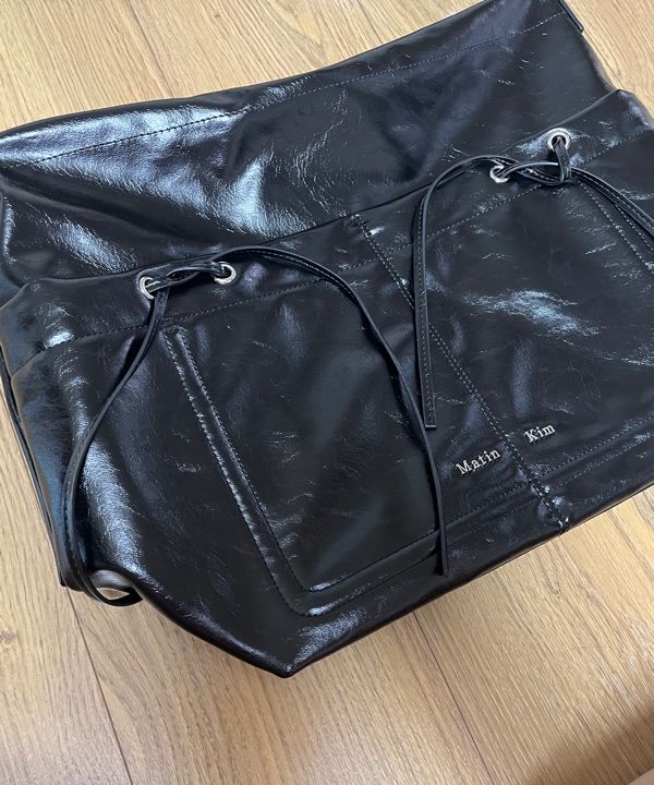 MUSINSA公式 | MATIN KIM POCKET SHIRRING RIBBON BIG BAG IN BLACK